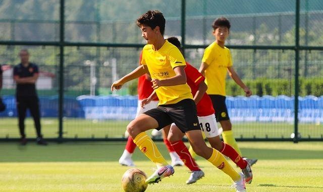 兰斯青春风暴席卷赛场,U23小将包办三粒进球